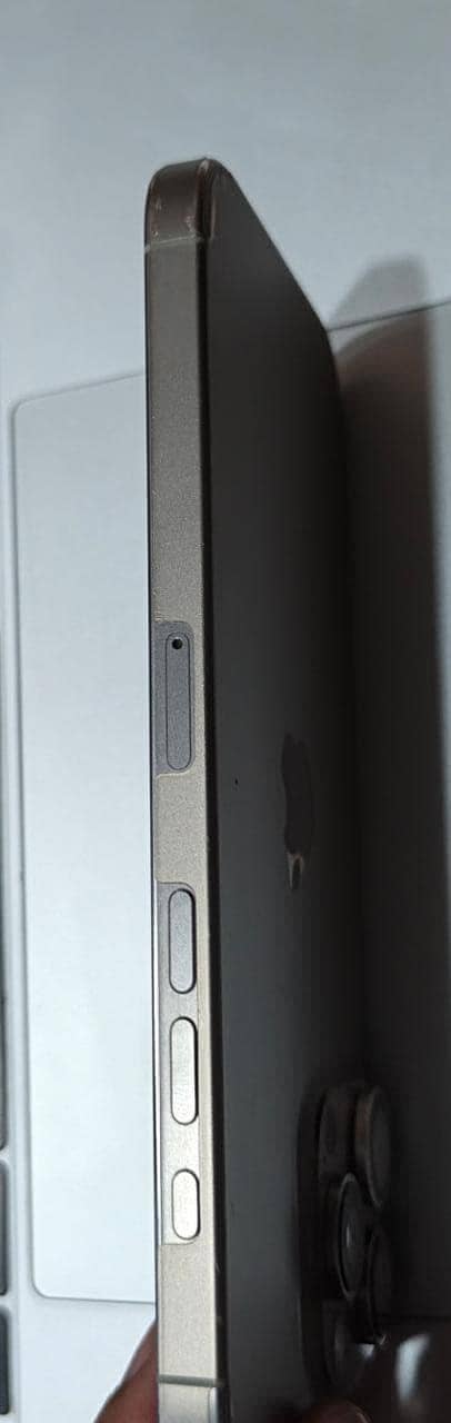 Apple iPhone 16 Pro Max 1
