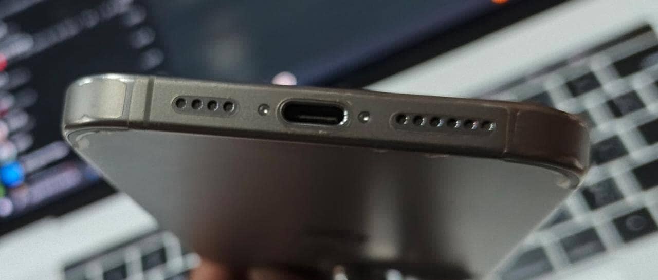 Apple iPhone 16 Pro Max 2