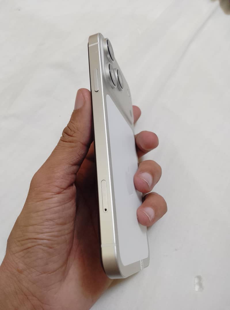 Apple iPhone 17 Pro 1