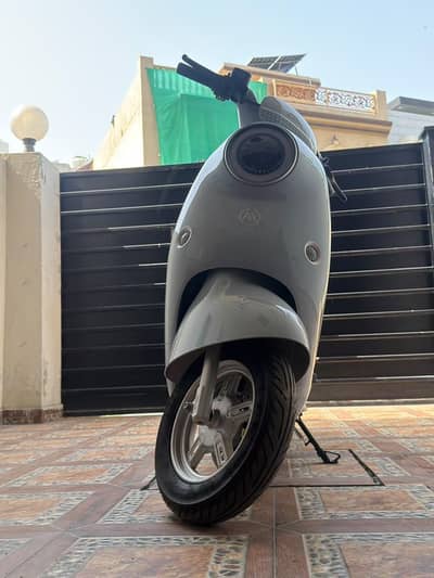Ramzaa Yari New scooter