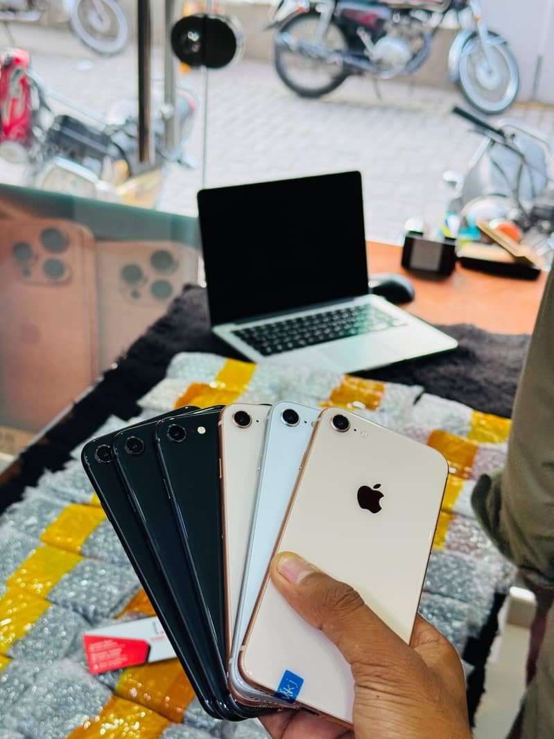 Apple IPhone 8 0