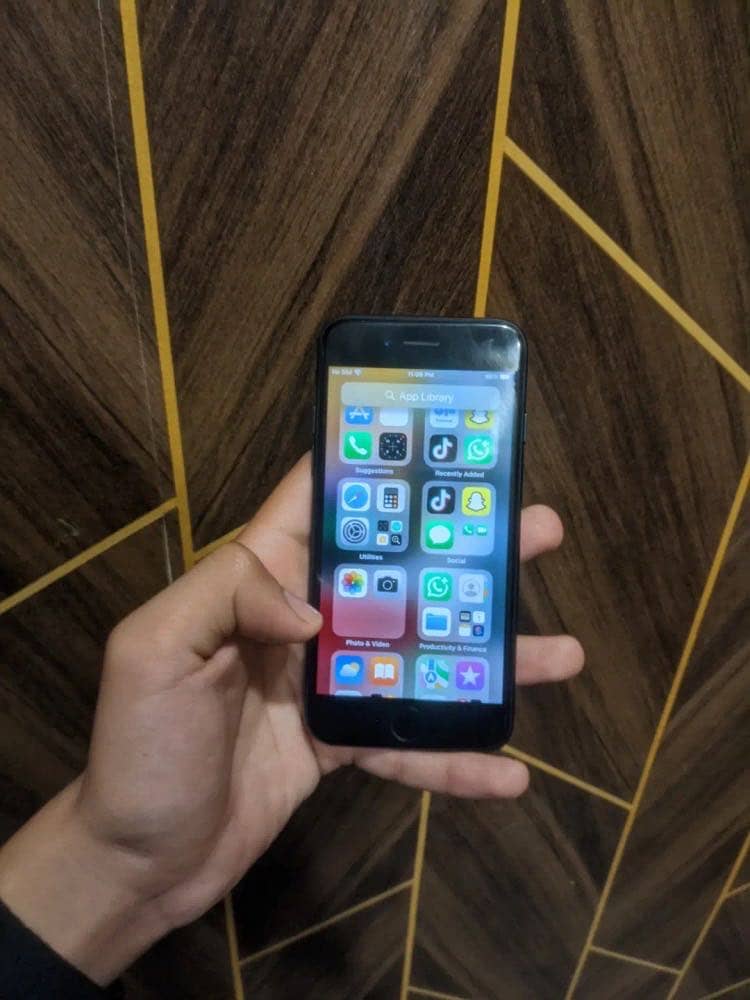 Apple iPhone 7 1