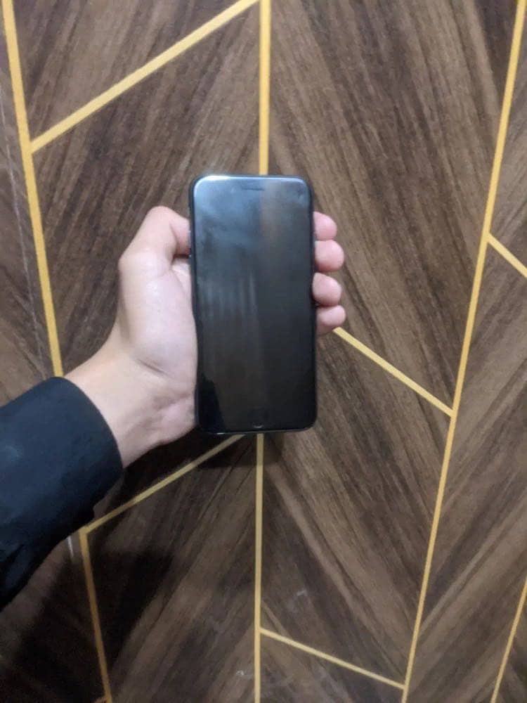Apple iPhone 7 2