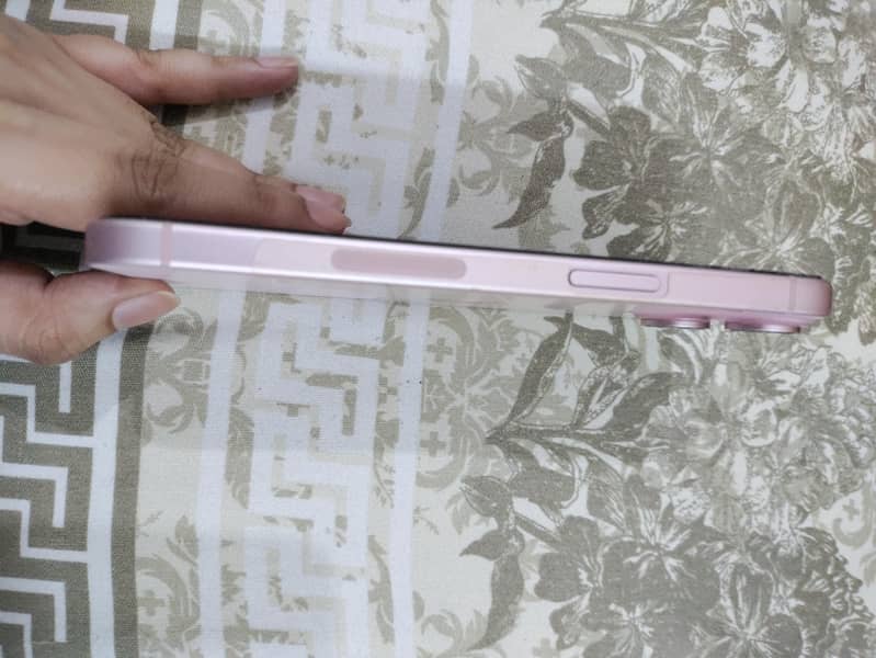 Apple iPhone 15 3