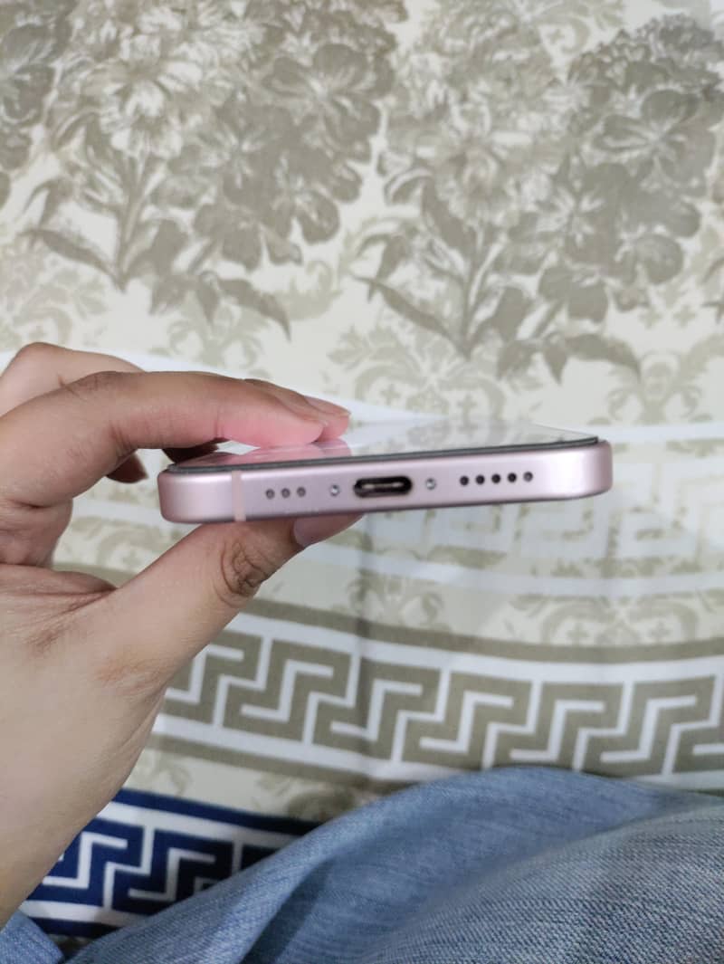 Apple iPhone 15 4