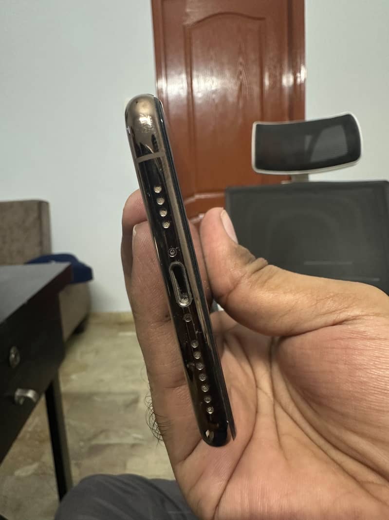 Apple iPhone XS Max 2