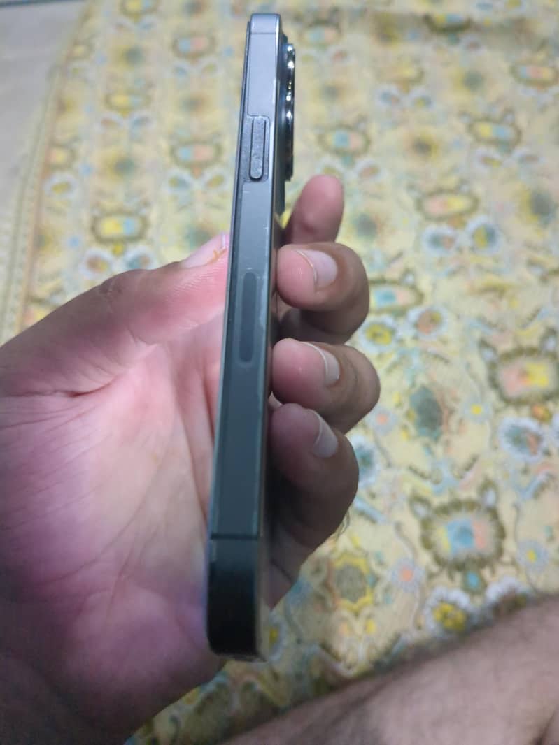 Apple iPhone 13 Pro 2