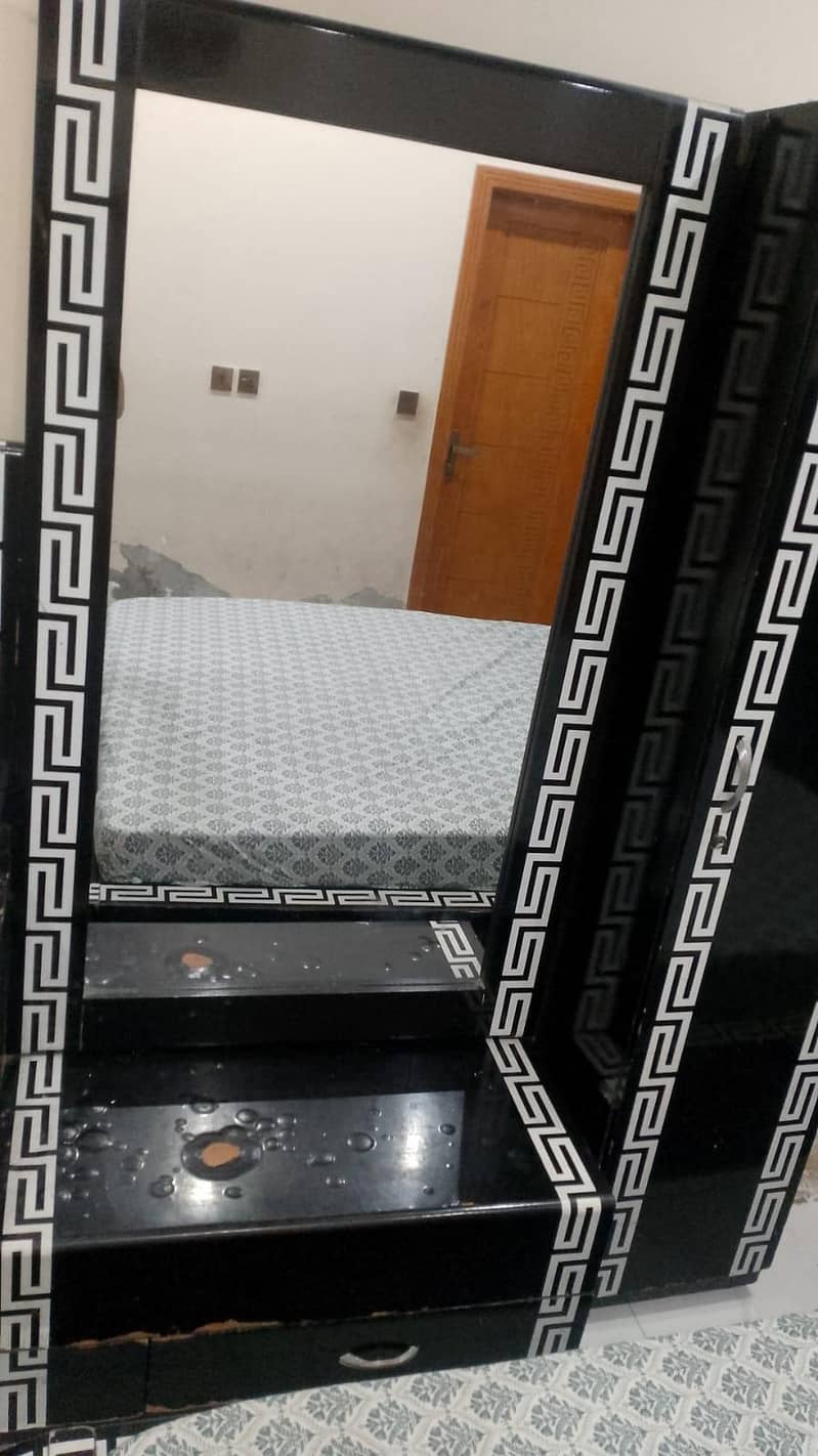 bed set side table and dressing , chester 4