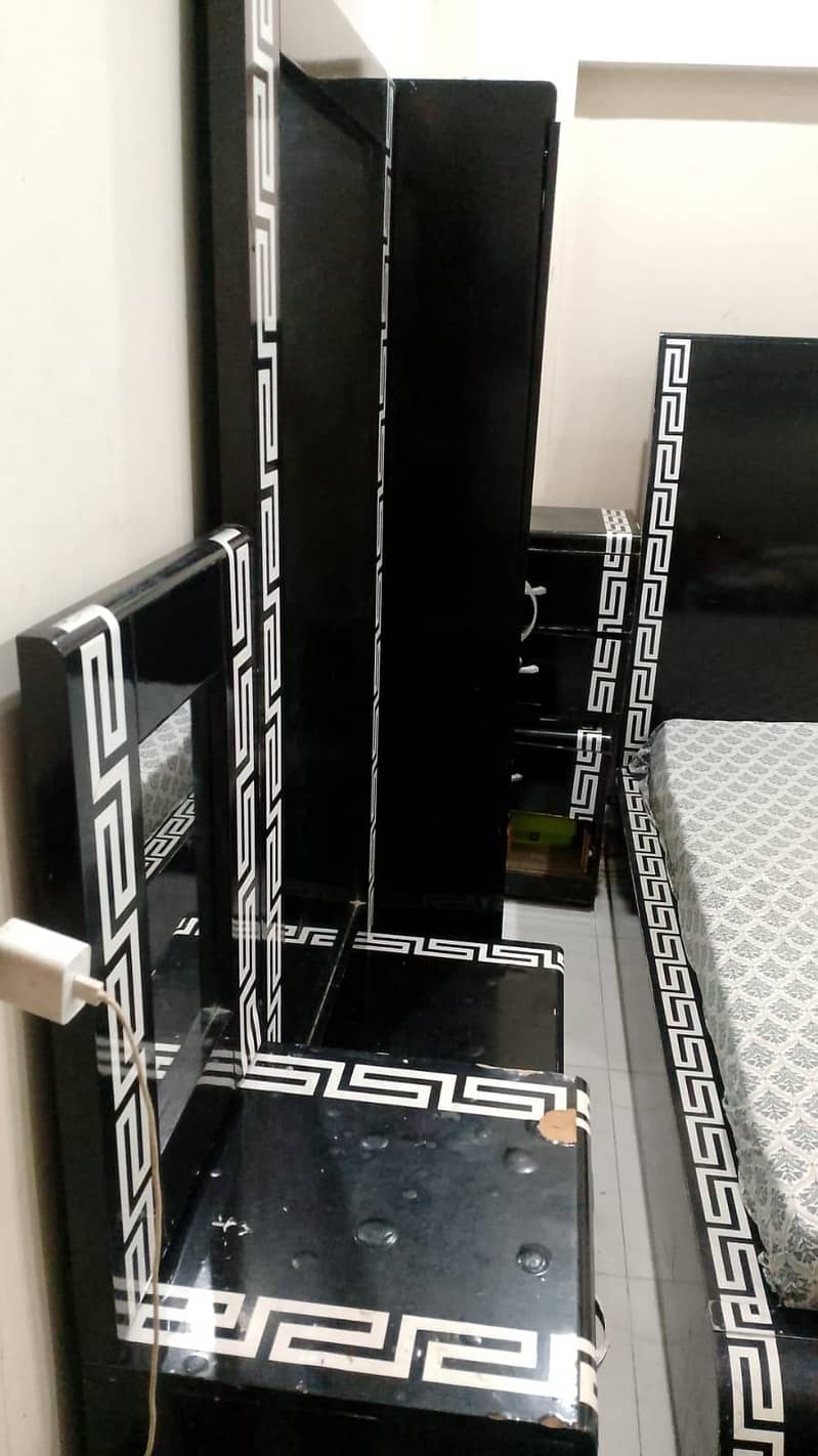 bed set side table and dressing , chester 6