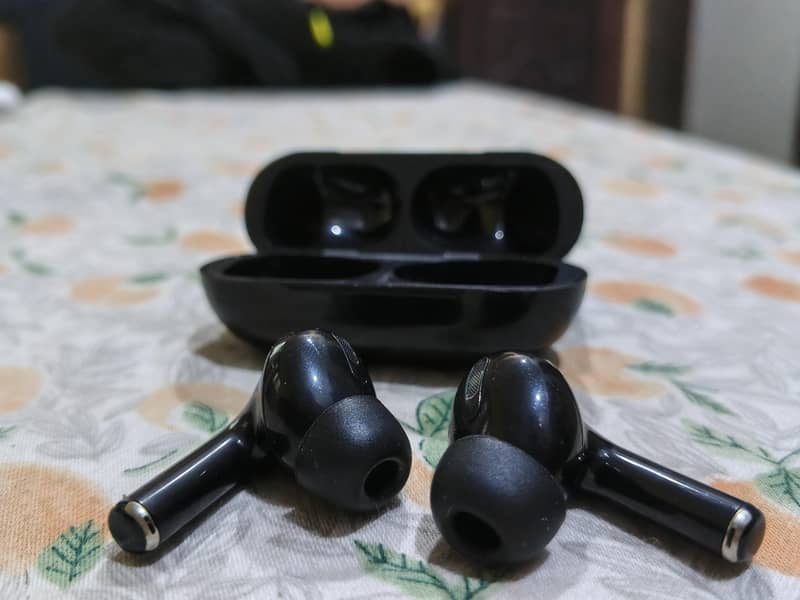 wireless earbuds 0