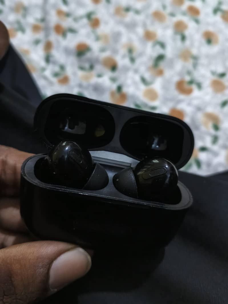 wireless earbuds 1