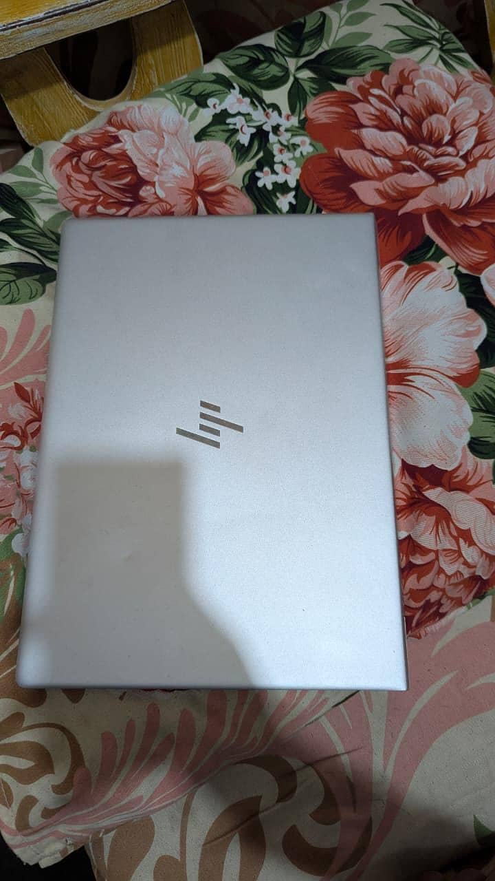 HP 8 generation core i5 touchscreen 1