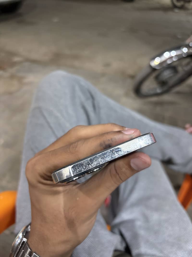 Apple iPhone 12 Pro Max 4