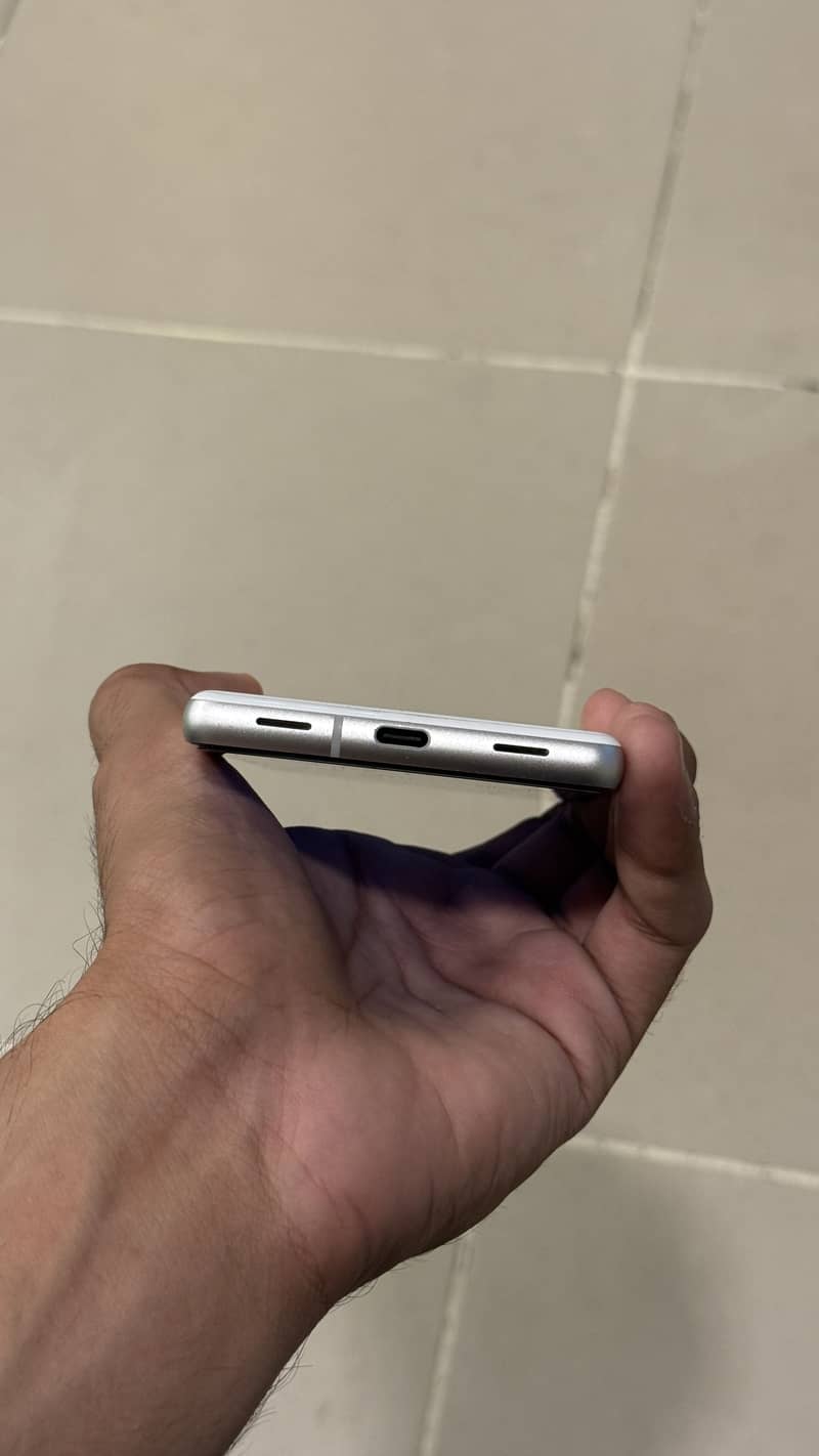 Google Pixel 7 4