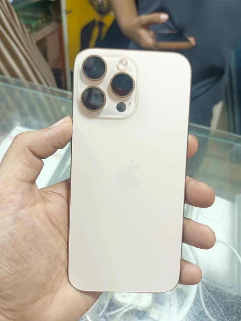 Apple iPhone 16 Pro Max 1