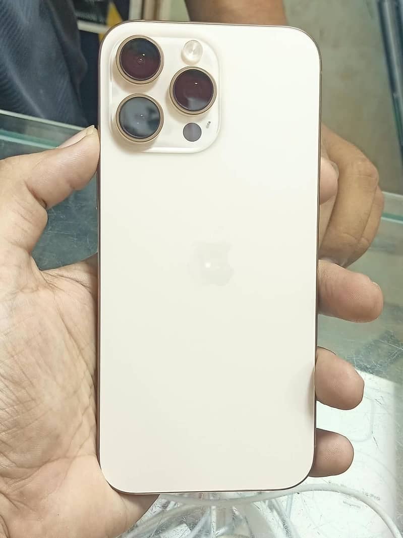 Apple iPhone 16 Pro Max 2
