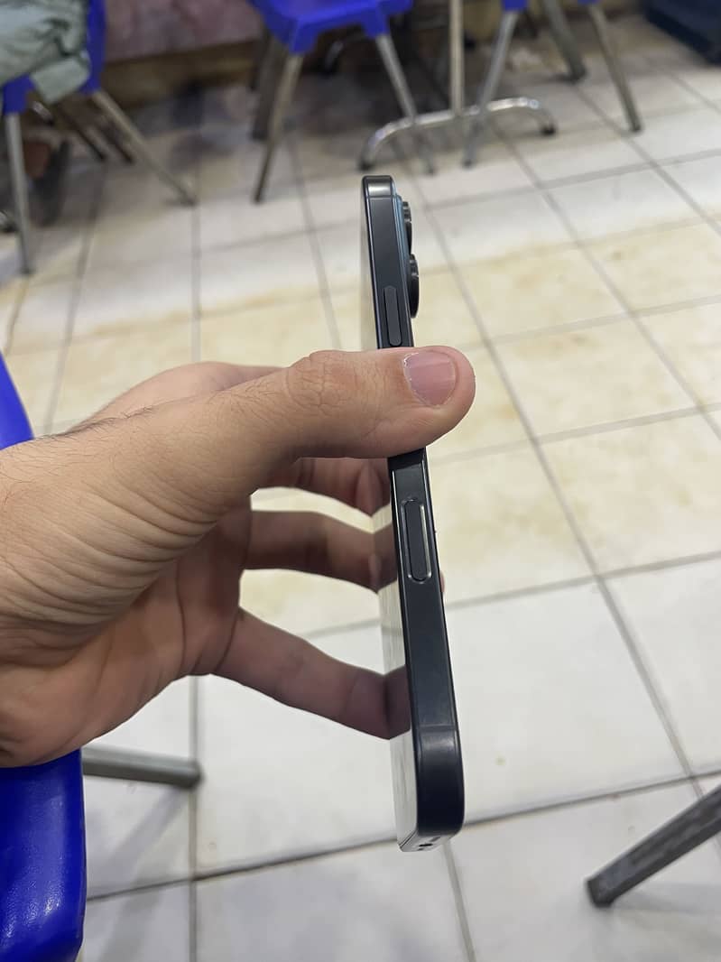 Apple iPhone 16 Pro Max 2