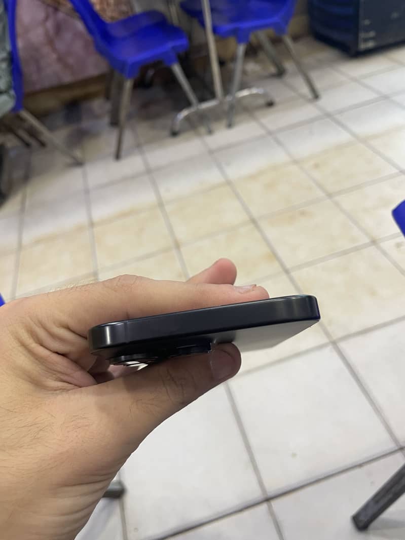 Apple iPhone 16 Pro Max 3