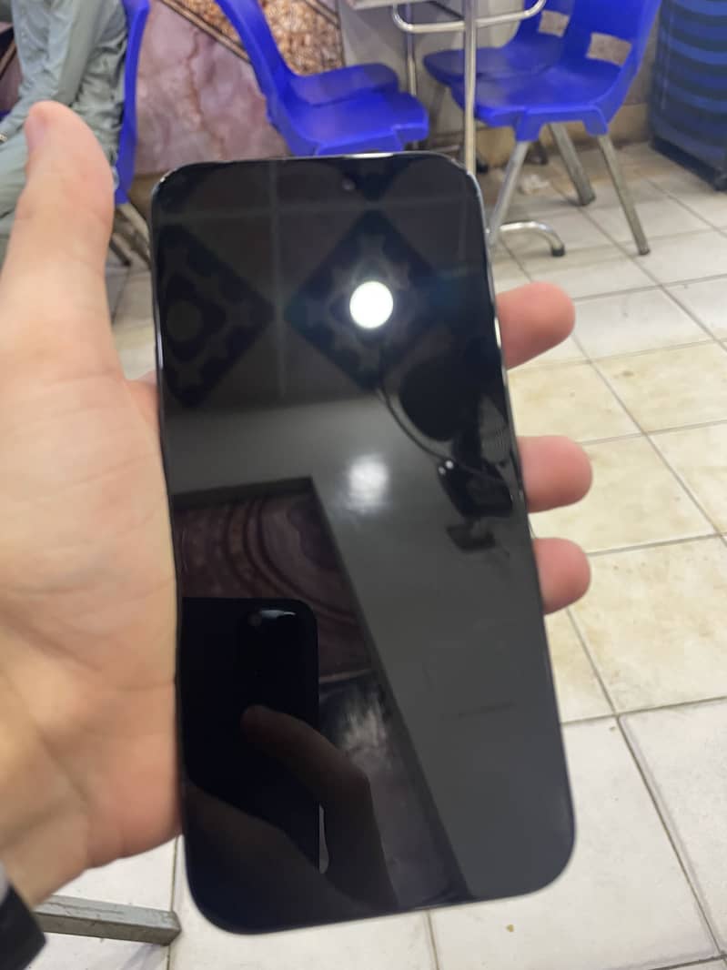 Apple iPhone 16 Pro Max 4
