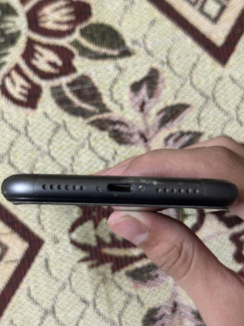 Apple iPhone 11 3