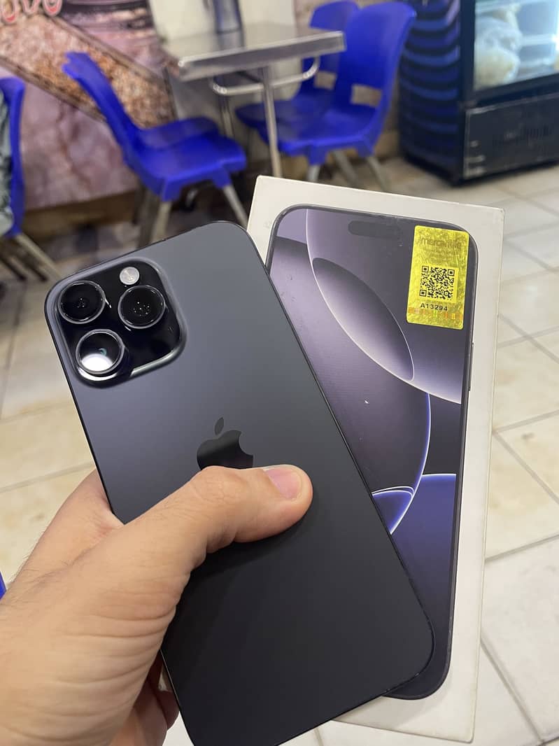 Apple iPhone 16 Pro Max 0