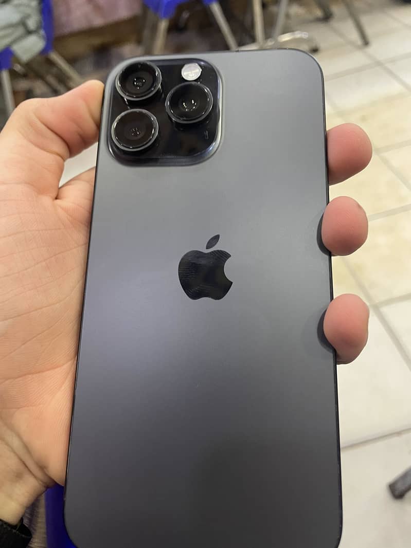 Apple iPhone 16 Pro Max 5