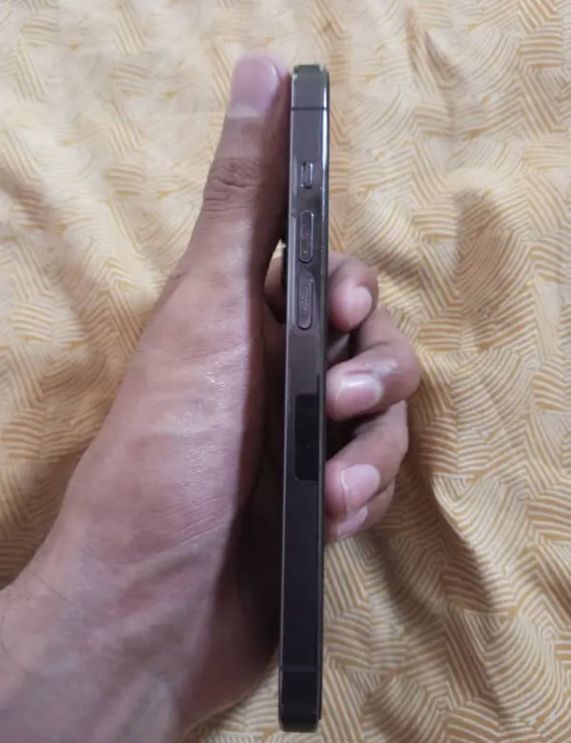 Apple iPhone 14 Pro 2