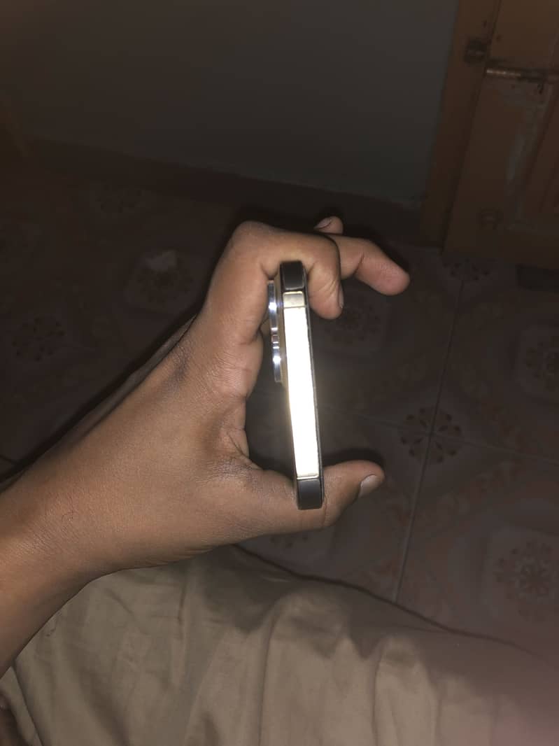 Apple iPhone 13 Pro Max 8