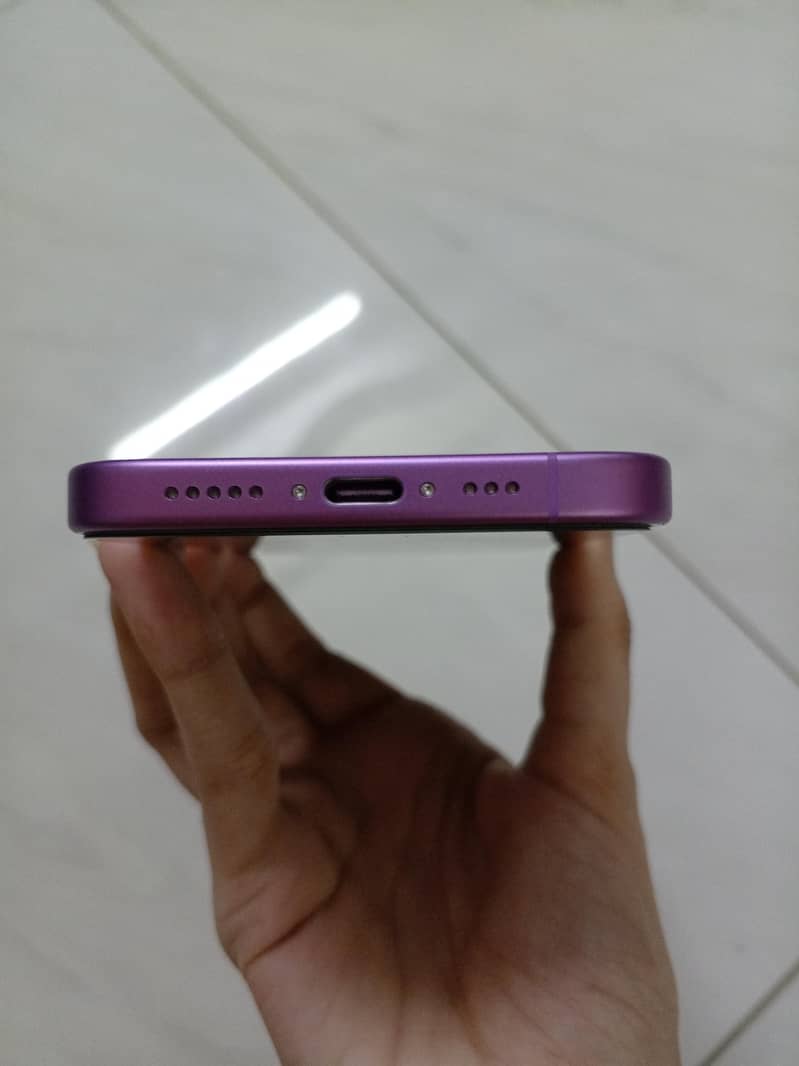 Apple iPhone 16 JV 4