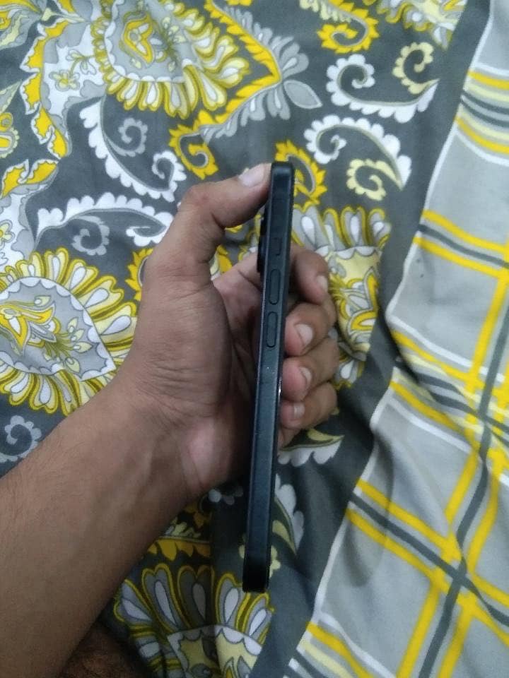 Apple iPhone 15 4
