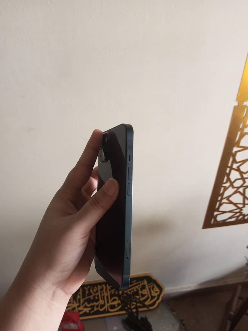 Apple iPhone 13 2