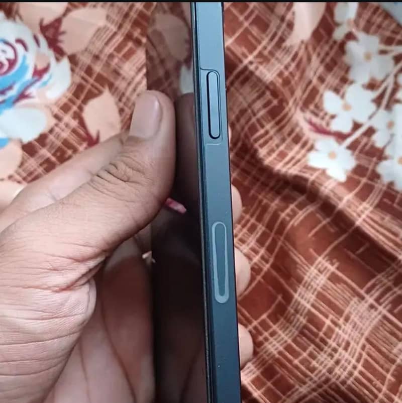 Apple iPhone 13 2
