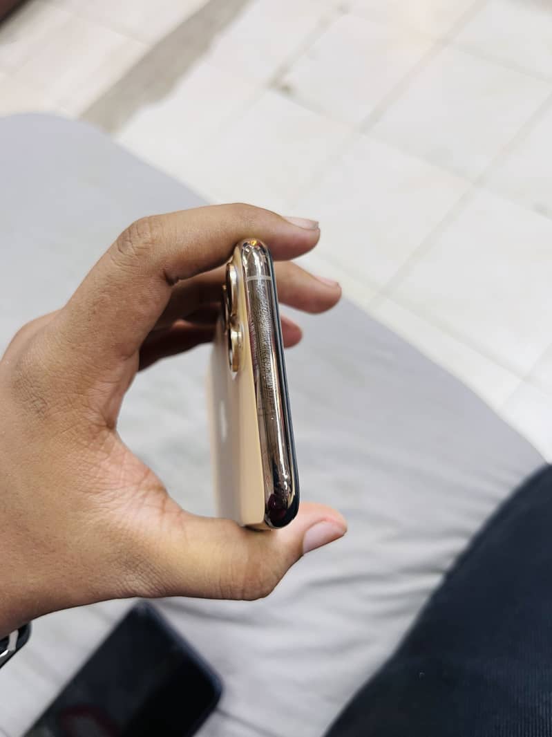 Apple iPhone 11 Pro 2