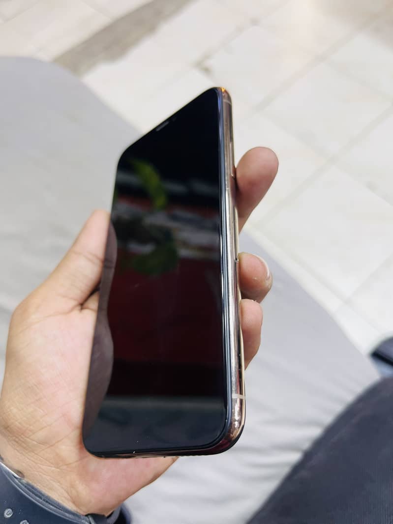 Apple iPhone 11 Pro 4