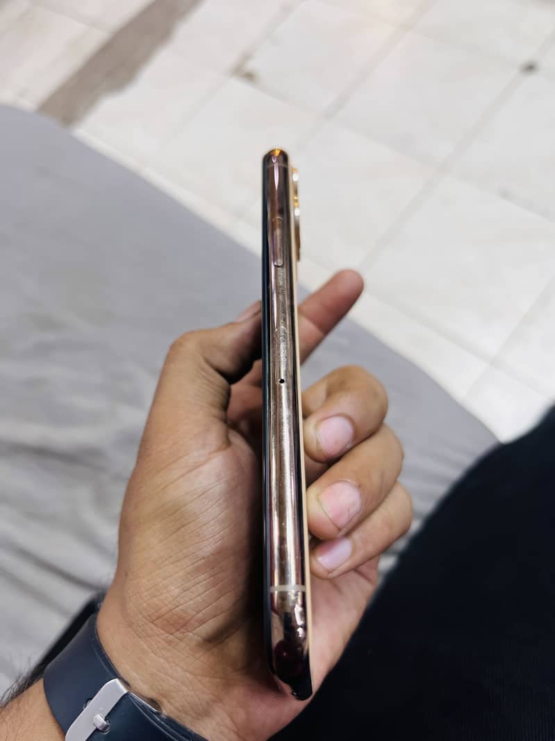 Apple iPhone 11 Pro 7