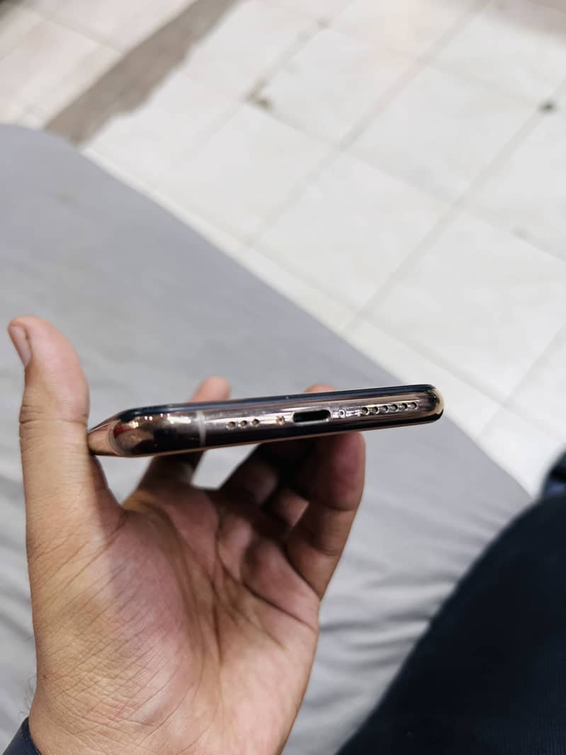 Apple iPhone 11 Pro 9