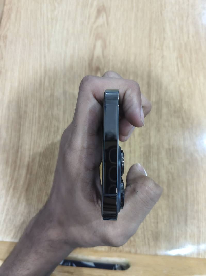 Apple iPhone 13 Pro 1
