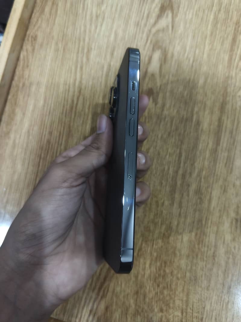 Apple iPhone 13 Pro 2