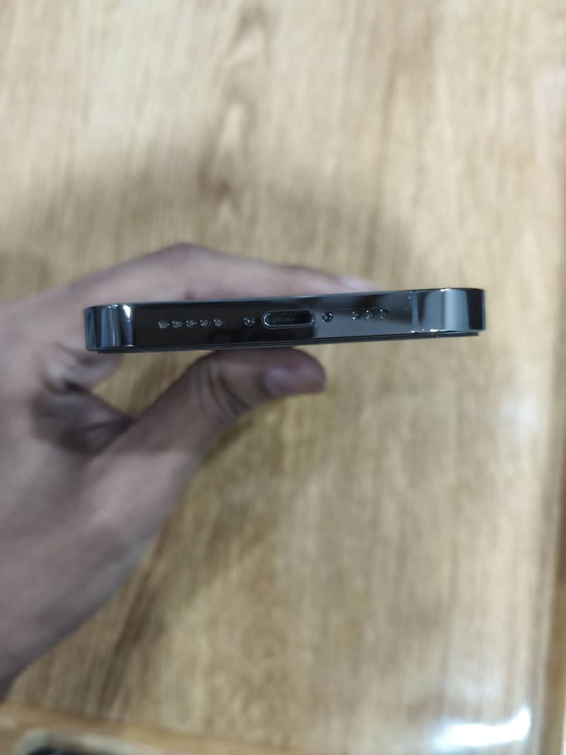 Apple iPhone 13 Pro 4