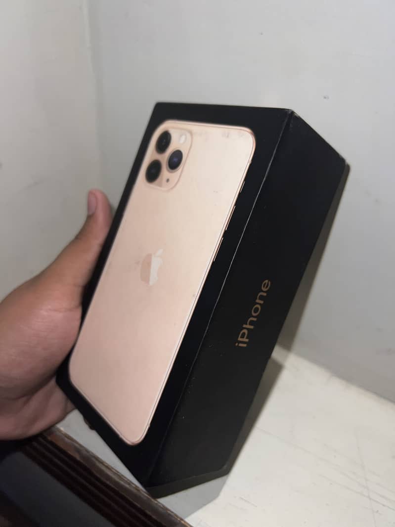Apple iPhone 11 Pro 4