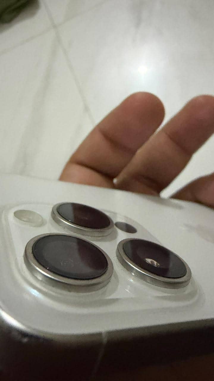 Apple iPhone 15 Pro 2
