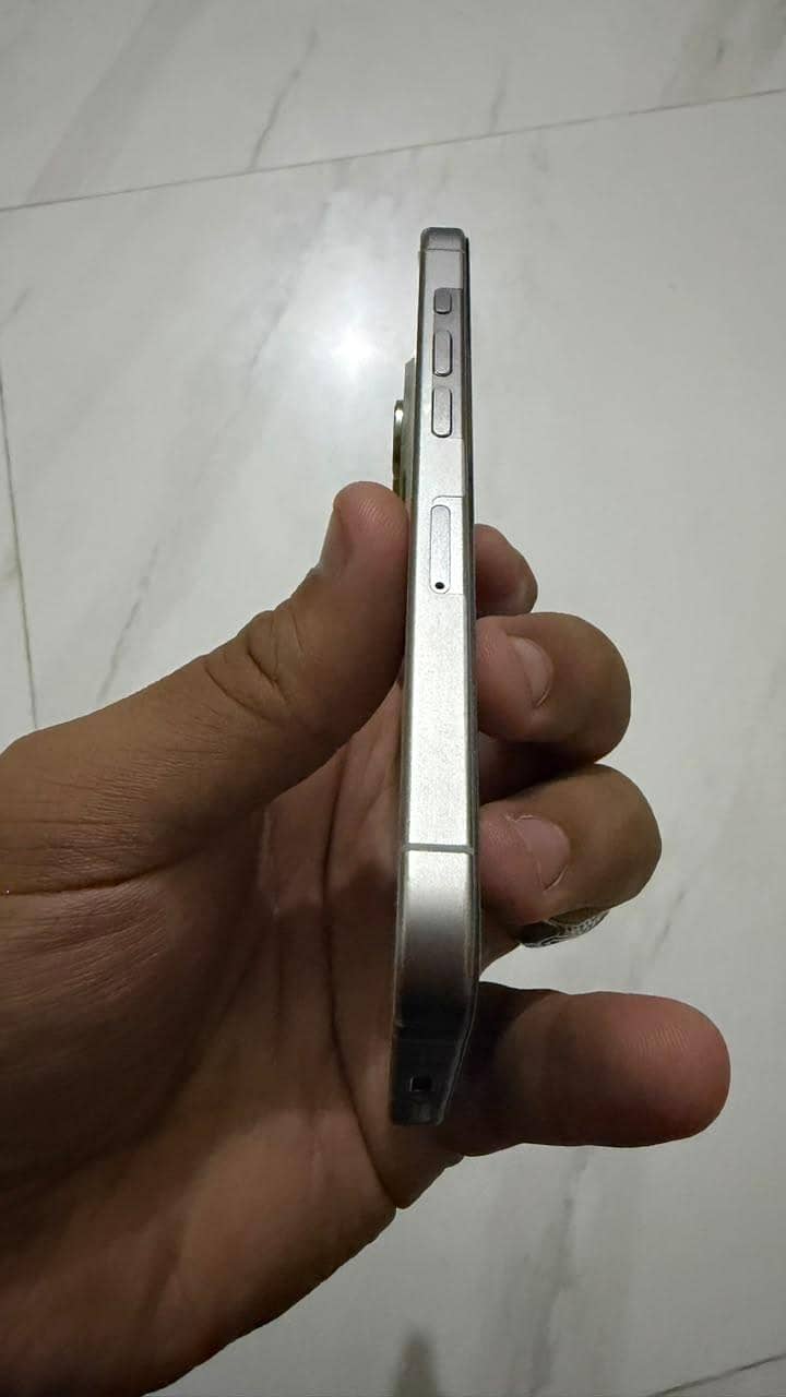 Apple iPhone 15 Pro 6