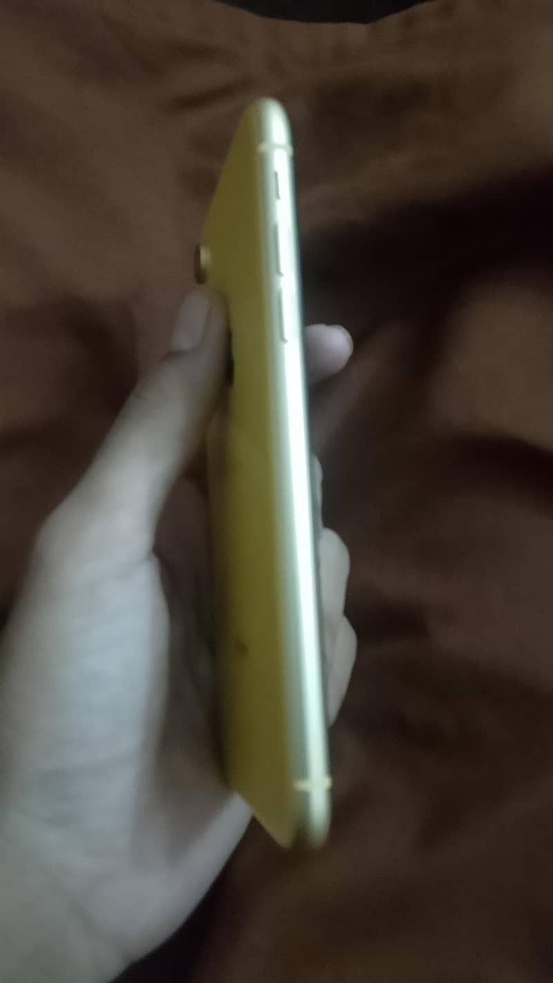 Apple iPhone XR 4