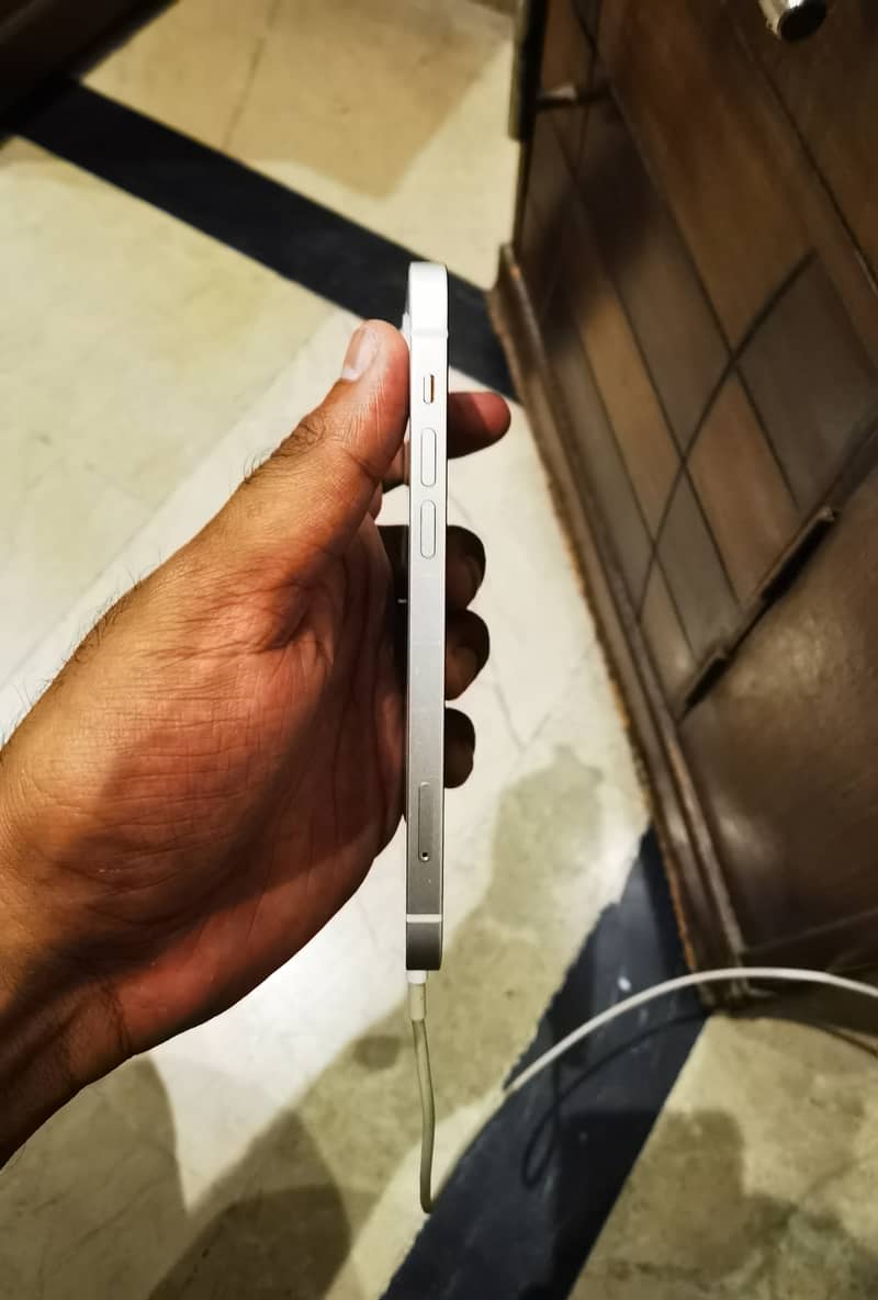 Apple iPhone 12 3