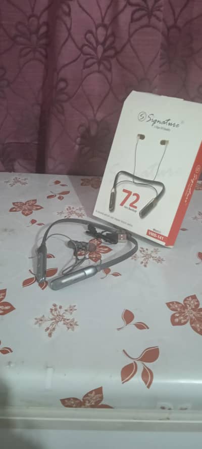 Signature wireless Bluetooth neckband