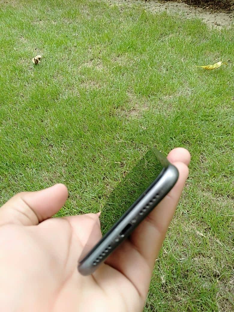 Apple iPhone 11 3