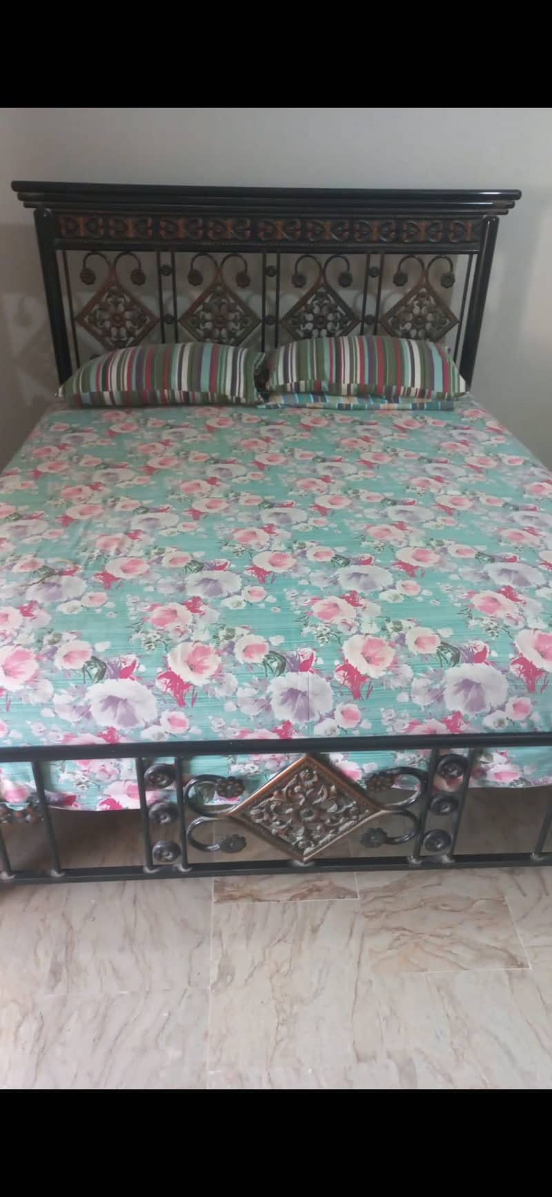 Iron bed 0