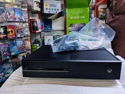 Xbox One for sale brand new with original controller and 2 games.