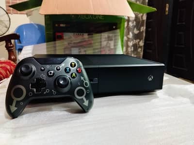 Xbox One for sale brand new with original controller and 2 games.