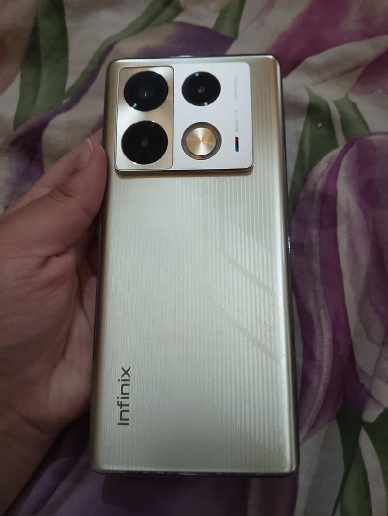 Infinix Note 40 Pro (BMW version) 3